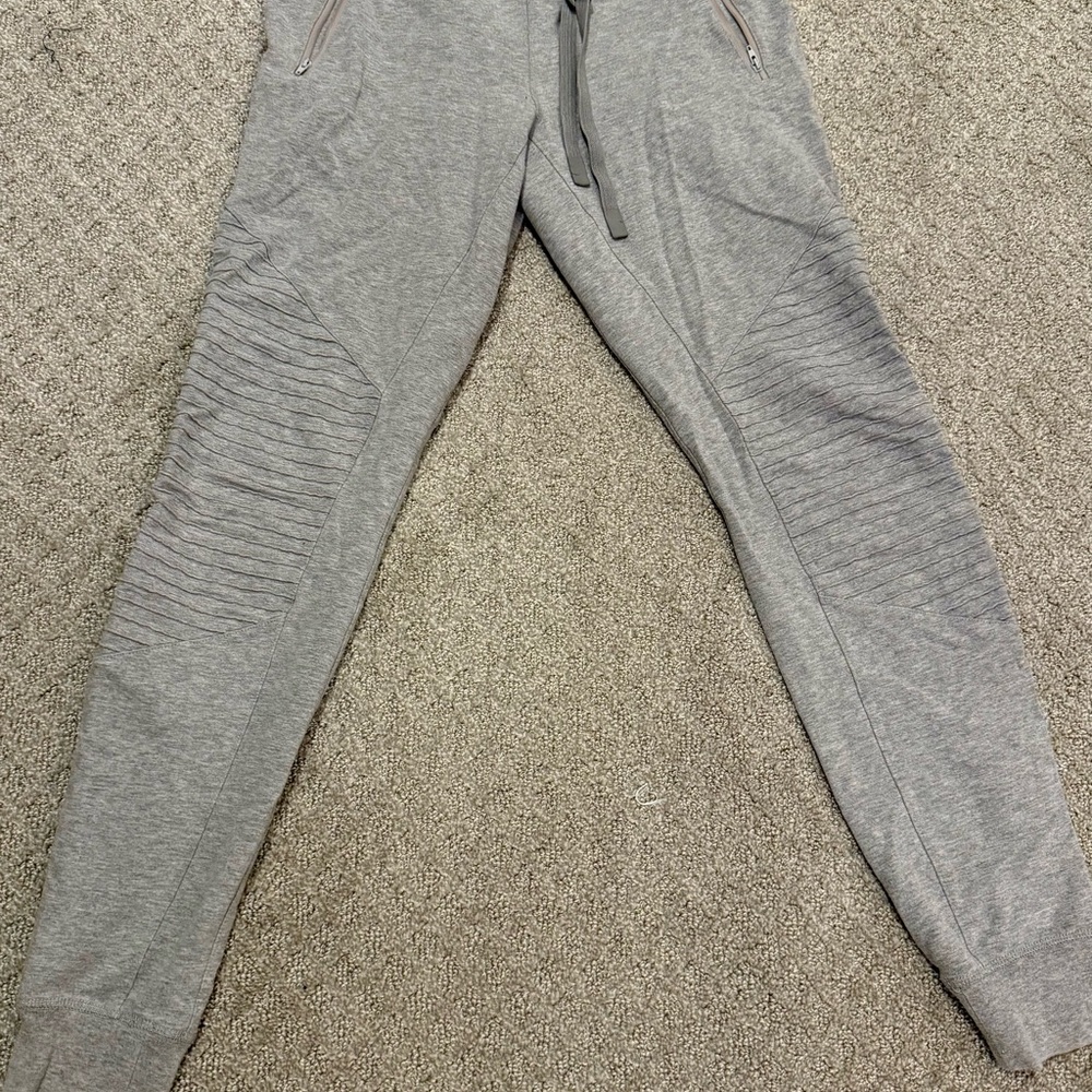 ALO yoga Gray Jogger Pants with Moto Ribbed Detail
